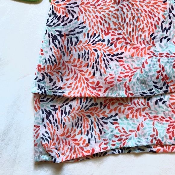 U-Shape Neckline Sleeveless Top - Picture 6 of 8